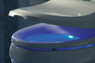Illustration for article titled Kohler C3 Series Toilet Seats Offer Hands-Free Butt-Washing, American Style